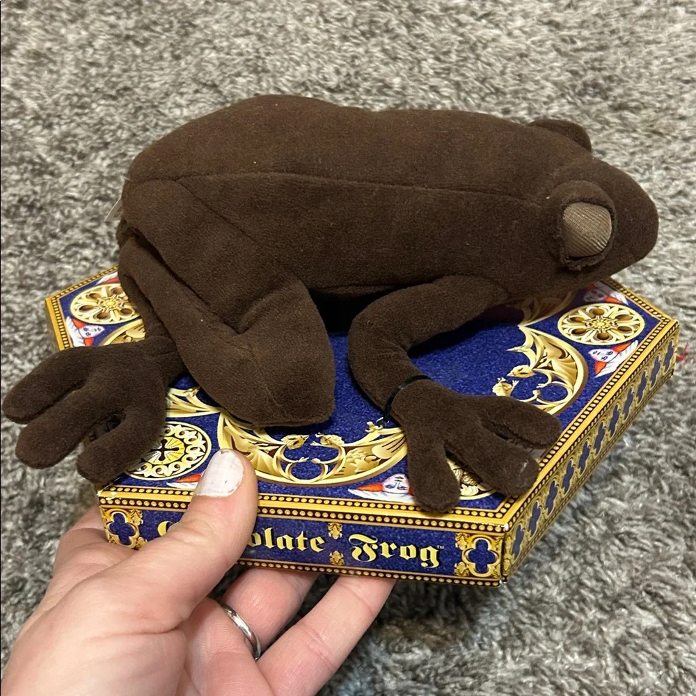 Harry Potter Chocolate Frog Plush w/ Collectible Box – Universal Studios - Picture 2 of 4